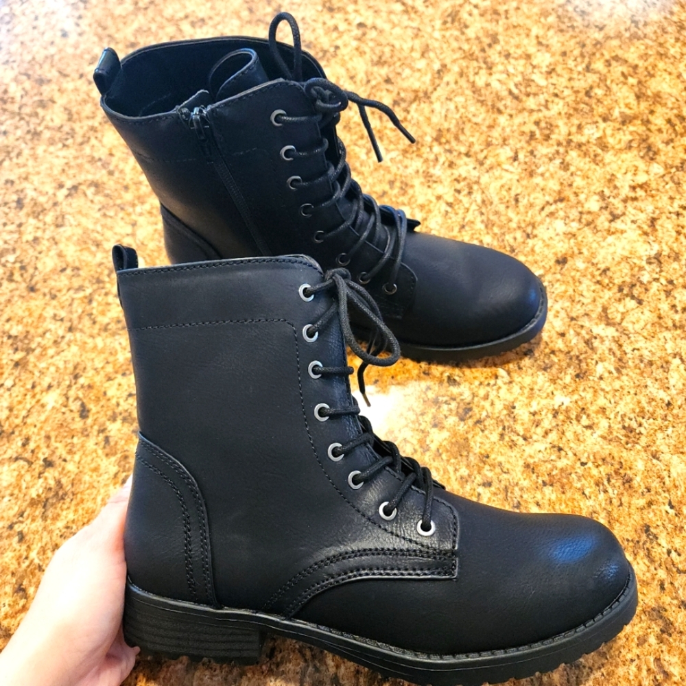 NWT AMAZON ESSENTIALS Lace-Up Side-Zip Combat Boots - Black - Size 8.5